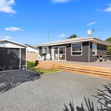 The Black Bach - Mt Maunganui Holiday Home Маунт-Маунгани Экстерьер фото