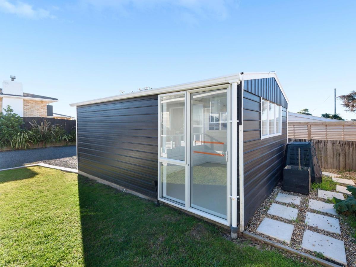 The Black Bach - Mt Maunganui Holiday Home Маунт-Маунгани Экстерьер фото